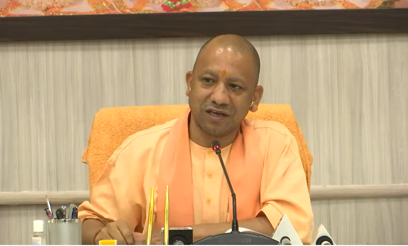 हम सभी को समय पर सोना व जागना चाहिए।

अगर सभी बच्चे रात्रि 10 बजे तक सो जाएं और सुबह 04 बजे उठ जाएं तो यह उनके स्वास्थ्य के लिए अनुकूल होगा।

रात्रिभर जागने से दिनभर व्यक्ति को थकान रहती है, स्वास्थ्य पर भी प्रतिकूल प्रभाव पड़ता है: #UPCM <a href="/myogiadityanath/">Yogi Adityanath</a>