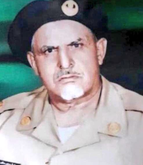 bni3mr's tweet photo. علي بن سعيد (ابوعين) العمري
ولد في ١٣٢٢
القرية: ال الشميلة - الكنهبلة
من اشهر ضباط الجيش النظامي
شارك مع الجيش في حرب فلسطين ١٣٤٧-١٣٤٨ ثم التحق بثوار الشام برئاسة الرئيس السوري شكري القوتلي
يتصف بالشجاعة والاقدام والكرم قوي البأس وله هيبة ووقار
توفي منذ خمس عشرة سنة رحمه الله https://t.co/fdqzs0KgOU
