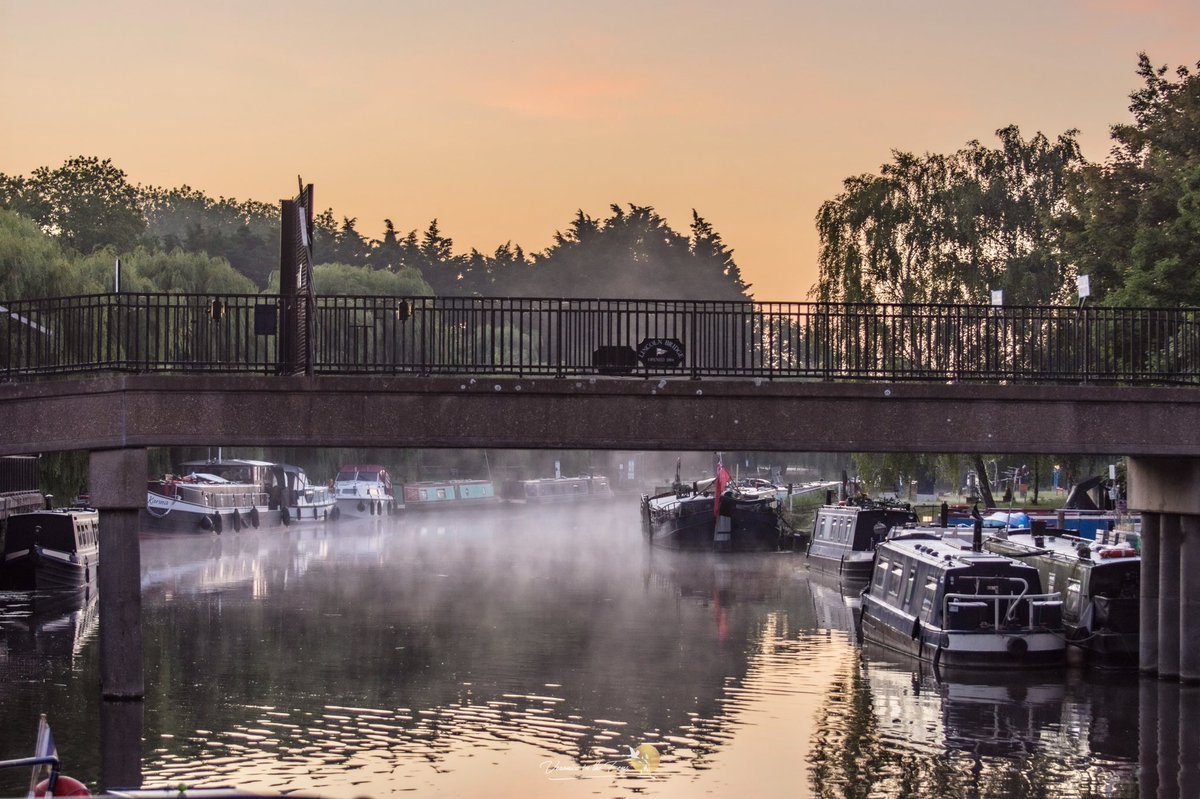 The morning of the summer solstice was truly amazing here in Ely. So calm, misty, clear and beautiful 😍 #sunrises #ElyRiverside #ukscenery #visitely #stillness #30DaysWild