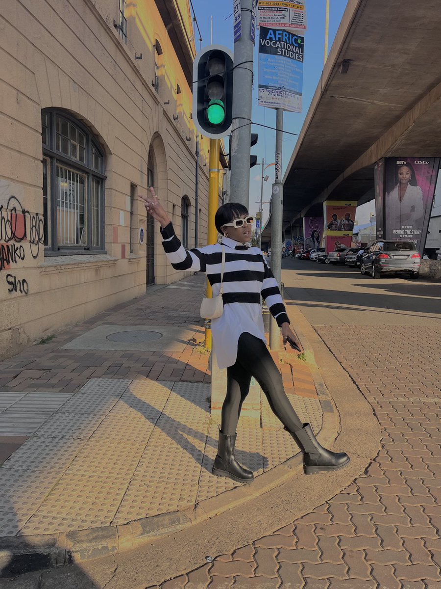 lerato_Ch's tweet image. Hello there ☺️

#monkeypox #masks #season2 #CyrilRamaphosa #StateCapture #Hlomu #mask #Samke #COVID19