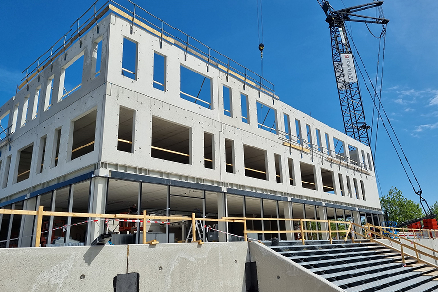 Stabiel Management ontwerpt, levert en monteert al vele jaren prefab casco’s. Lees op onze website over de 5 voordelen over hoe je met bouwen in prefab meer, goedkoper en duurzamer kunt bouwen met minder mensen. #prfab #beton #bouw stabielmanagement.nl/2022/06/23/de-…