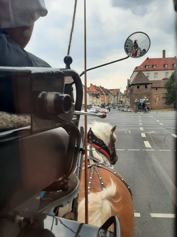 datev_stiftung's tweet photo. #DSZonTour - 120. Geburtstag des @mfk_nuernberg 🎉
Gerne sind wir der Einladung unseres Förderpartners gefolgt und haben an der Jubiläumsfeier teilgenommen.
Unser persönliches Highlight war eine Fahrt in der historischen Museums-Postkutsche. 📯
#DSZ #Förderpartner #wirsinddatev https://t.co/V70oHIYdJn