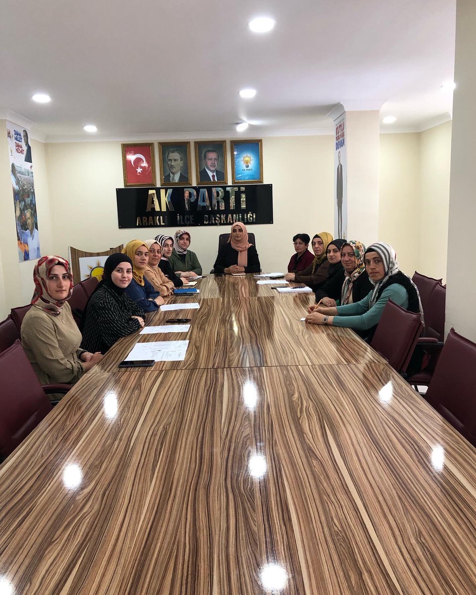 AK Parti Araklı İlçe Kadın Kolları Başkanı Sn. Meryem Hamiyet HALİL  başkanlığında gerçekleştirilen , haftalık olağan yönetim kurulu toplantısına İlçe Koordinatörü Kevser YILDIZ katılım sağladılar . Gündeme dair istişarede bulundular. Hayırlara vesile olsun . 
@akkadintrabzon