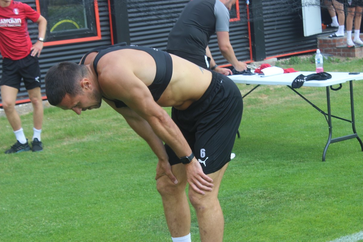 🏃| 5 minutes 14 seconds!

A time that will be up there with the best in the group.

He turns 37 this summer. 

𝗖𝗮𝗽𝘁𝗮𝗶𝗻. 𝗟𝗲𝗮𝗱𝗲𝗿. 𝗟𝗲𝗴𝗲𝗻𝗱. 

Look at the reaction from his teammates.

#rufc | #ForeverTogetherForeverProud