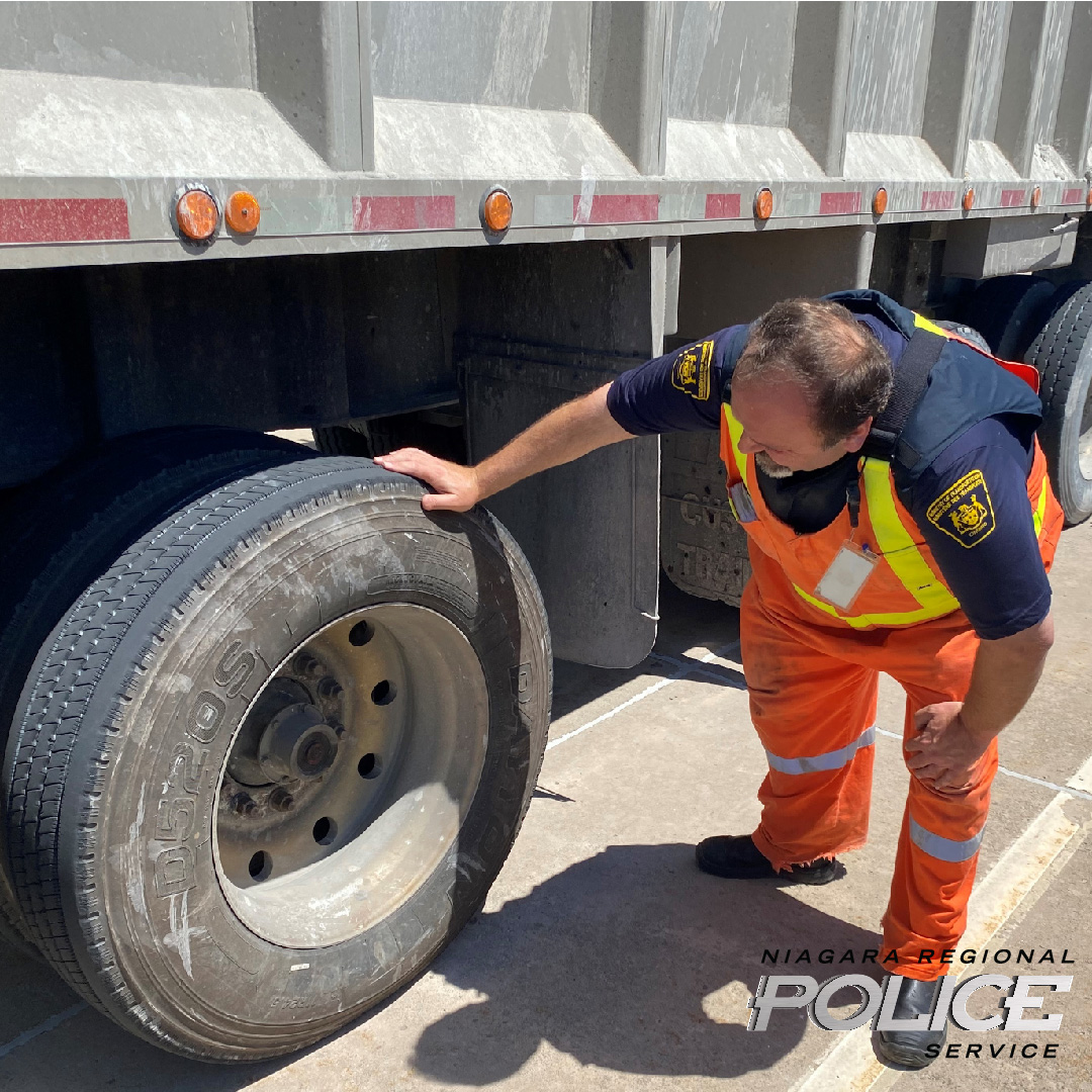 610CKTB's tweet photo. NEWS | Truck blitz in Lincoln and West Lincoln targets trucks by-passing inspection station.
https://t.co/7zxih6Zr6l https://t.co/0Ihe03TKzc