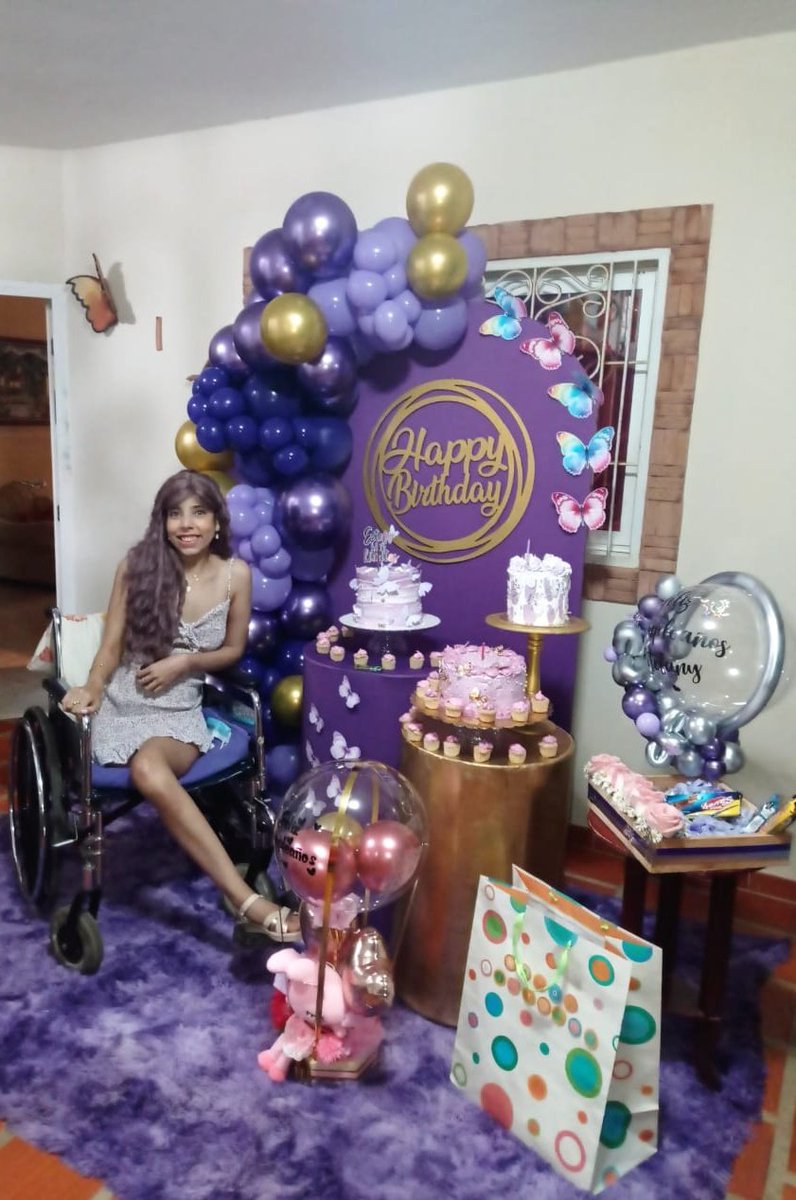 22 de junio mi cumpleaños super especial lleno de mariposas y mi color favorito 💜🦋 
Mis amigos en la distancia se hicieron presente de una forma muy emotiva organizandome esta sorpresa tan linda con mi familia. No tengo palabras para agradecerles tanto amor y muestras de cariño