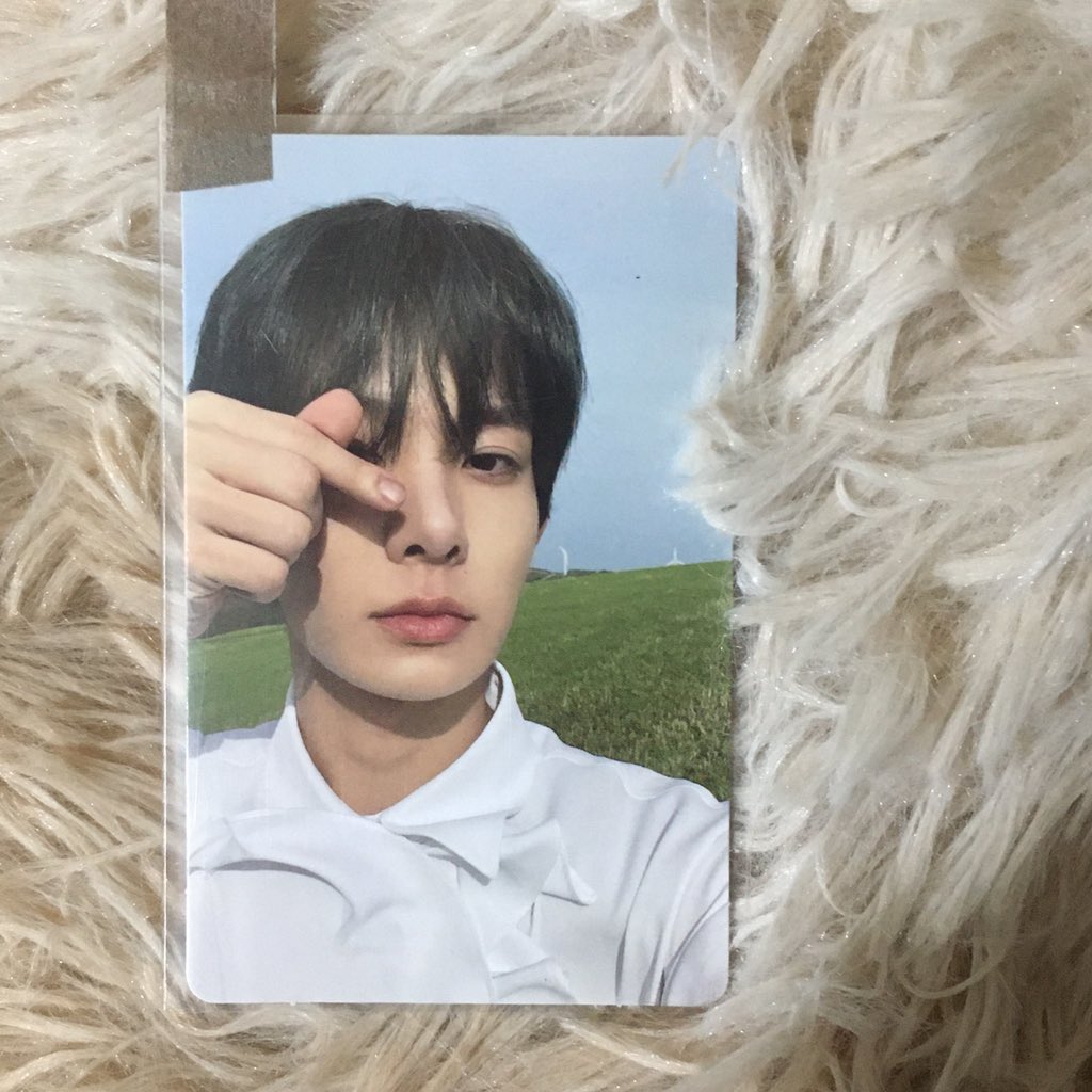 jhxhee's tweet photo. wts lfb enhypen ph  {#jirahsells}
heelocos/ hee yet 
— ₱300 + 10 pf
— onhand 
— sco/direct ggx 

dm/reply mine to claim https://t.co/U6fLx4Qyol