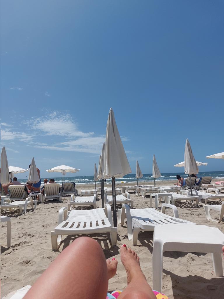 coco30330's tweet photo. Bises les Loulous 😘
#lagrandemotte #cotesud 😋🤩 https://t.co/C3qPmcRhJ1