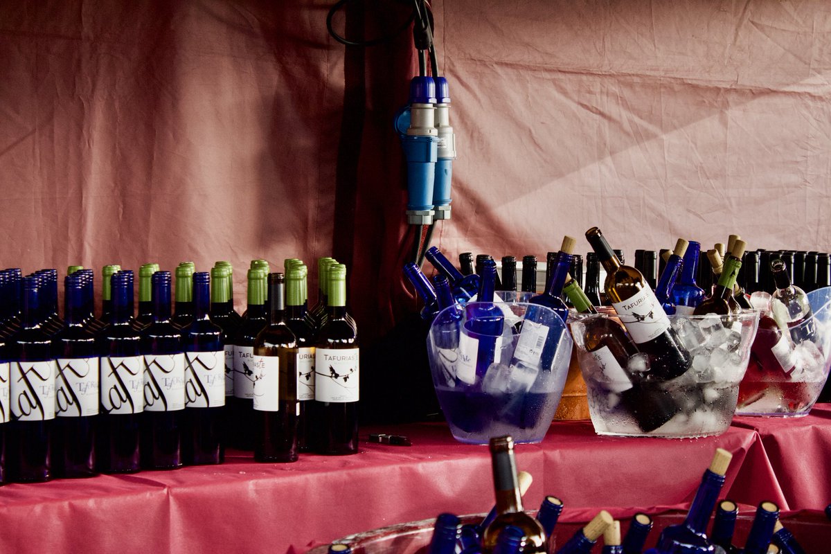 Tafuriaste's tweet photo. Ayer asistimos a la Presentación de la Cosecha de 2021 en La Orotava, donde se pudo catar nuestros vinos 🍷

Esperamos que hayan disfrutado de nuestros vinos y de la velada tanto como nosotros. ¡Salud! ✨👏

#Cosecha2021 #vino #cata #CordonTrenzado #LaOrotava
#VinosValleOrotava https://t.co/i2fOkTaub9