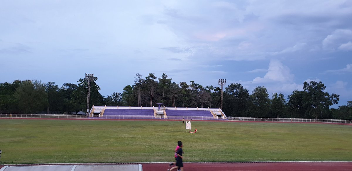 สนามกีฬาใครว่างมาตอนนี้ เหงื่อออกแล้วหาไรทำกันต่อ