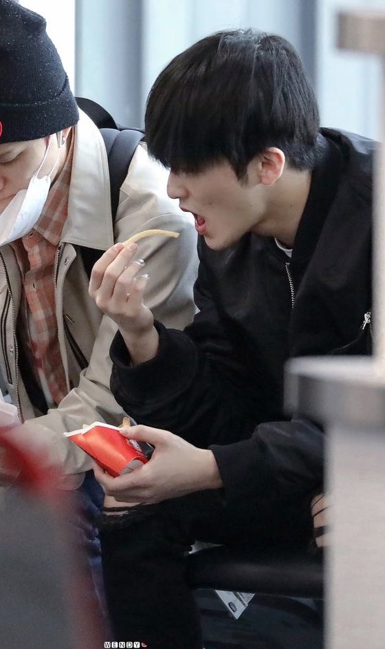ตำนานนั่งกินเฟร้นฟรายแมคที่โคตรหล่อ
