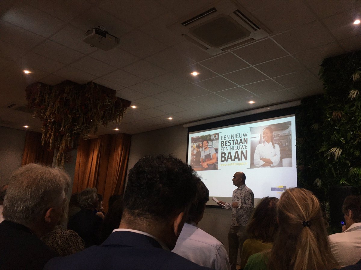 Eindbijeenkomst Een nieuw bestaan een nieuwe baan van @InstituutGak waarin we 39 statushouders een integraal traject hebben aangeboden en toegeleid naar een baan, #mbo opleiding, #werkervaringsplek etc ism Kringloopcentrum Eemnes Huizen <a href="/HetGOED/">Het Goed kringloopwarenhuizen</a> Kringloop Aktief en @queridon030