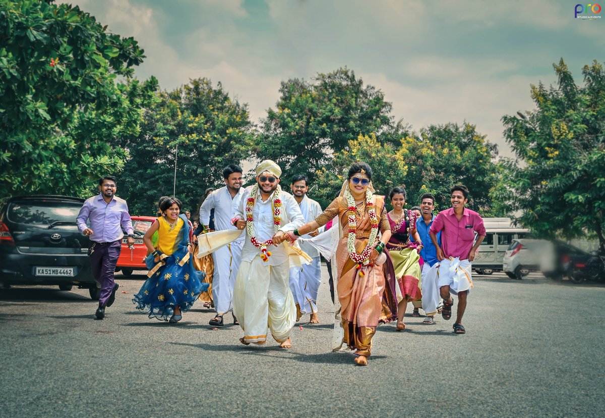 newprostudio's tweet photo. Lucky are those who get a partner just as crazy as them🥰
#Congratulations to lovely couple!
#cinematography Wedding Shoot-@newprostudio Events Davanagere
#prostudio #newprostudio #davangere #prostudiobengaluru #photography #wedding #photo #photography #wedding #crazylove #photos https://t.co/WxDKhYU8wY