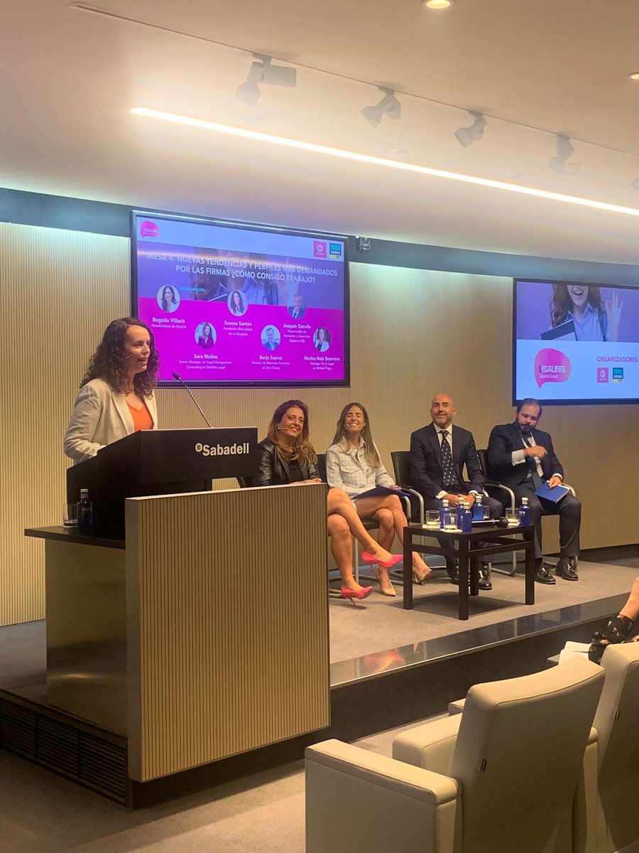 #Legaliers 🚀 @ssantoscasas de @MdAFundacion, participa en la mesa redonda 'Nuevas tendencias y perfiles más demandados por las firmas ¿cómo consigo trabajo?'.

Se expone una radiografía del mercado laboral y cómo los candidatos deben empezar a trascender el expediente académico.