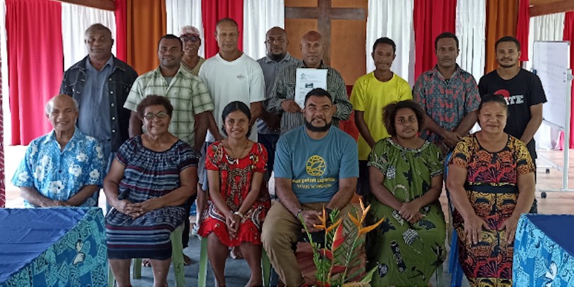 EEvangelism's tweet photo. "Wari said, 'We have Good News for you!' And they told her about how Jesus paid for her sins on the cross in full. With tears in her eyes, she put her faith in Jesus Christ."
Listen to the full episode: https://t.co/FmJiHCHt4c
#OceaniaSpotlight #ThursdayTestimony https://t.co/jA9Ub21nU4