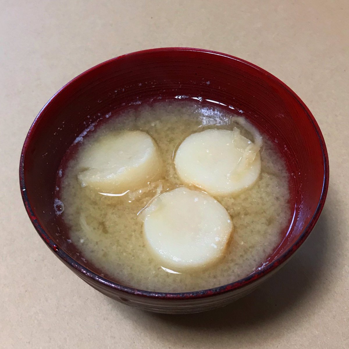 今日のスープは豆腐と切り干し大根のおみそ汁。タンパク質が豊富な豆腐と食物繊維が豊富な切り干し大根の組み合わせ。おいしかったです。#今日のスープ　#おみそ汁　#豆腐　#切り干し大根　#ねぎ　#ケの食事　#today’s soup   #miso soup