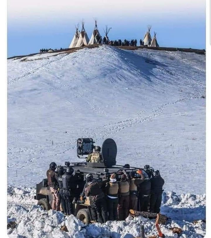 Standing Rock 2016. This is how i know the Capital police could have stopped the domestic terrorists on Jan. 6th. 
#DismantletheSystem #StopDapl