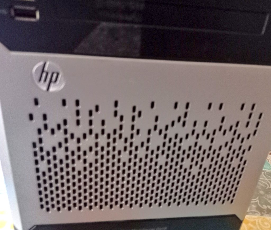weareDMNTRs's tweet photo. En estos días toca resucitar a este ancianito MicroServer... https://t.co/VwqHl97iOQ