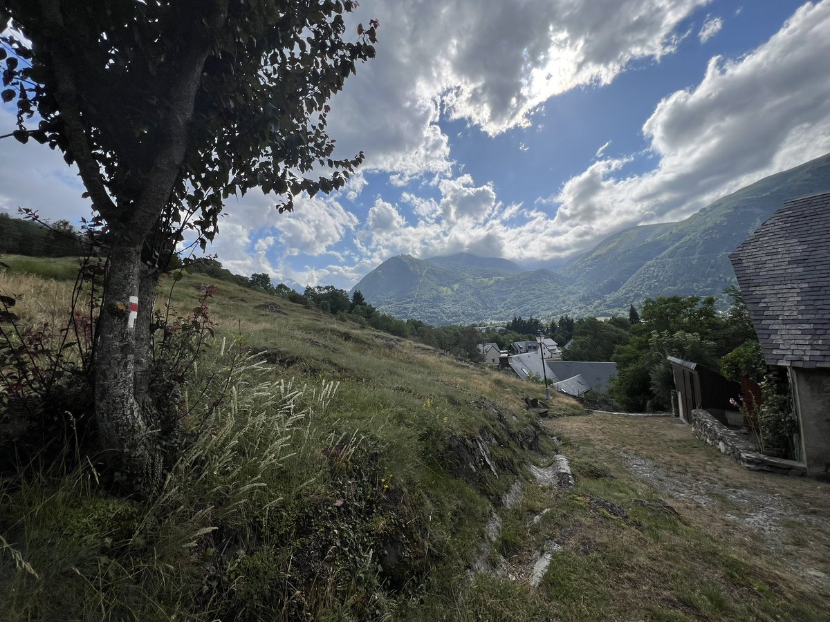 corinne_crabe's tweet photo. Bientôt les journées du #photoreportage à #bourisp #aure #louron #pyrenees #pirineo 👉 https://t.co/aEwvClxamN https://t.co/rg3o8WvLlg