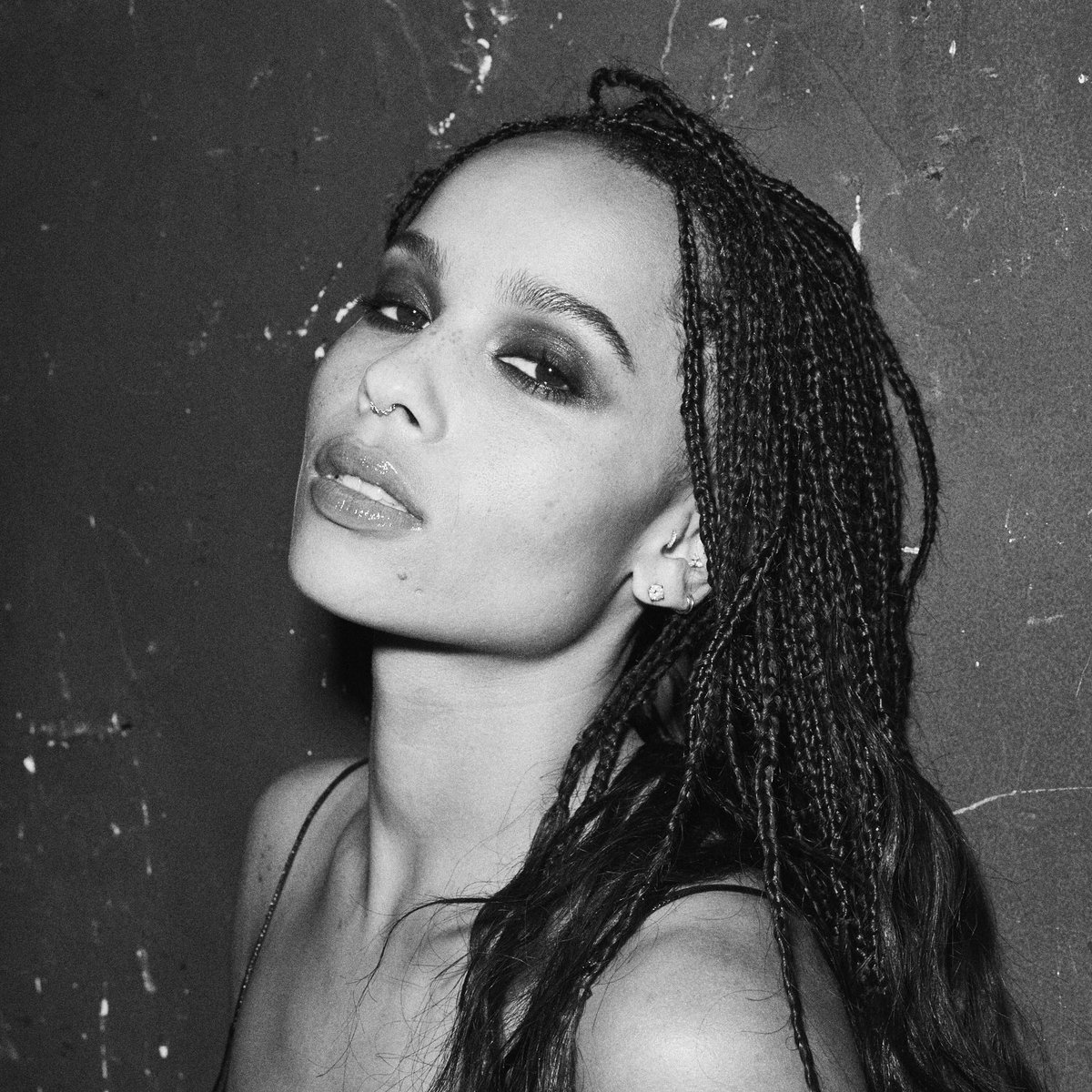 הציוצים של zoë kravitz daily.