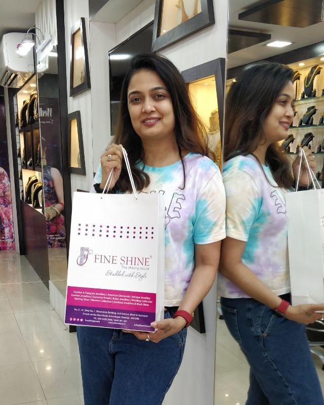 Beautiful @soundarya_offl Singer & Actress shopping exclusive statement jewellerys at @fineshinejewels for an upcoming wedding in family⭐ Thank you for choosing us 🛍️