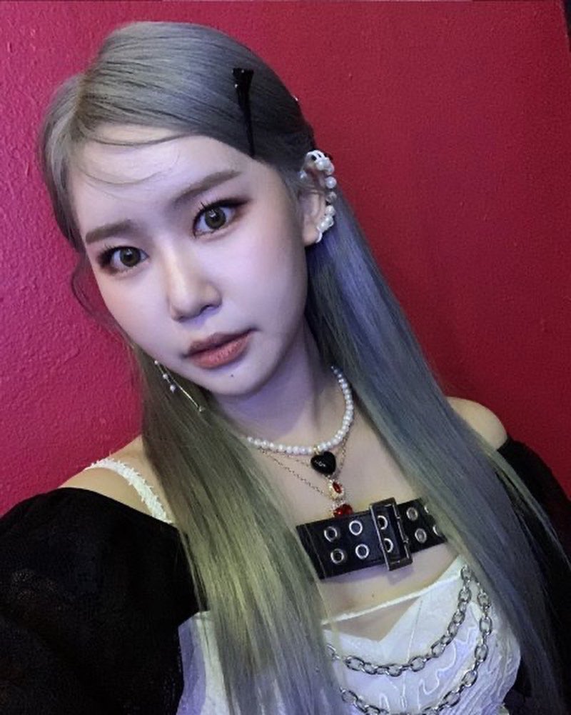 bessiepics's tweet photo. Get to know Bessie from Lapillus!

Stage name: Bessie (베시)
Birth name: Kim Susanna (김수산나)
Date of birth: July 15, 2004
Zodiac sign: Cancer
Birthplace: Changwon, Gyeongsangnam-do, South Korea.
Official positions: Rapper &amp; Main Vocalist

#Lapillus #라필루스 #Bessie #베시 https://t.co/quBS6ehokm