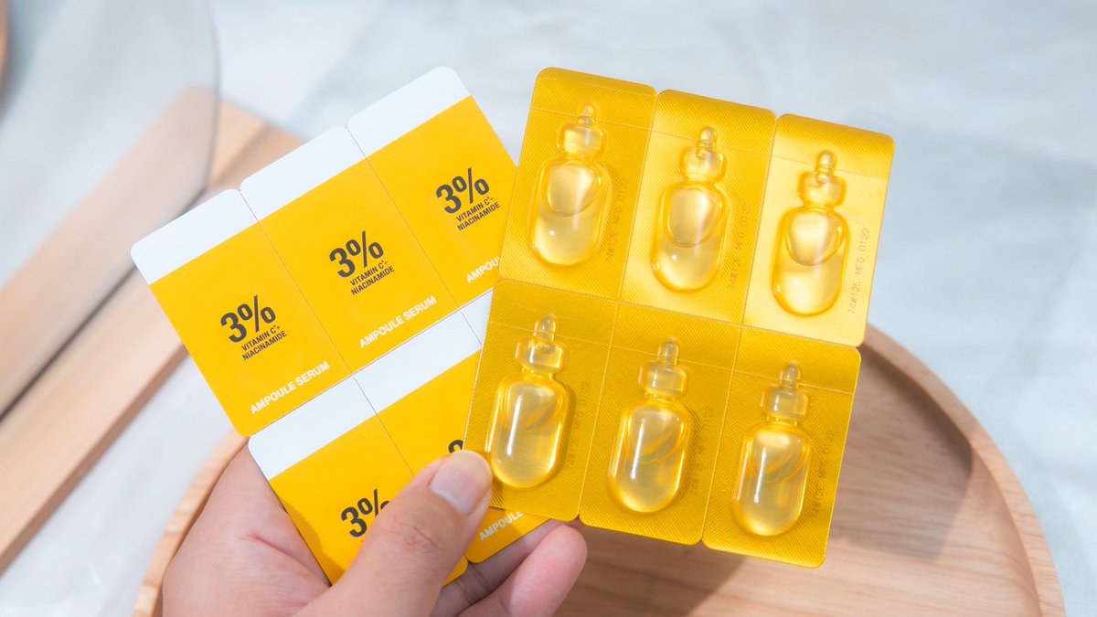 katorlist's tweet photo. ลอง #การ์นิเย่แอมพูลเซรั่ม ปังมาก มี vitamin c 3%และniacinamide แก้ปัญหาผิวได้ครบ ผิวกระจ่างใสขึ้นชัดเจน รอยดำจากสิวจางไว กล่องนึงมี 12 แอมพูลใช้ได้ 6 วัน เซรั่มเข้มข้นแต่บางเบาไม่เหนอะหนะ ต่อใช้เช้า-เย็นครั้งละ 1 แอมพูล  ตอนนี้ลดเหลือ 399 บ.ราคาดีมากสอยมาจากshopee #ใช้ดีบอกต่อ https://t.co/GpGkTWdH7d
