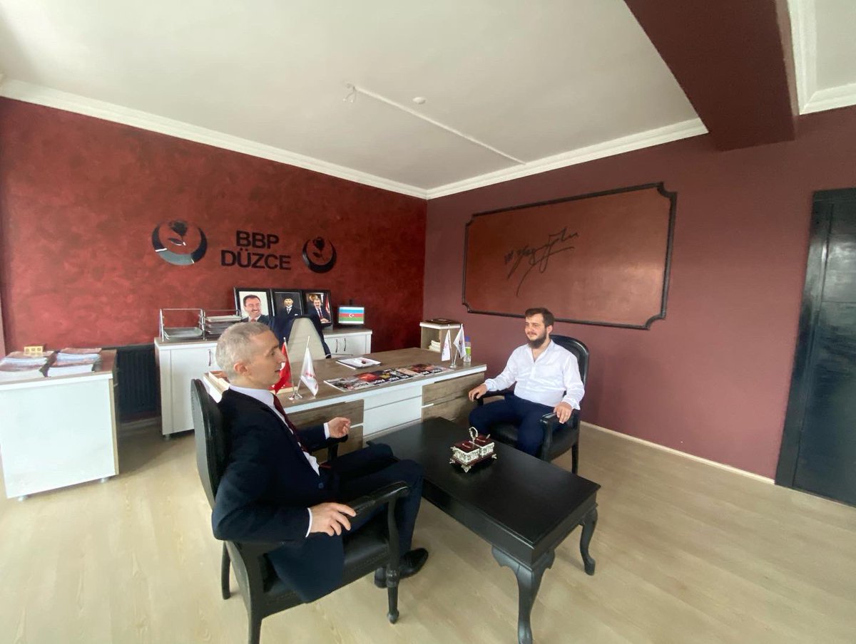 bbpduzce1's tweet photo. Hakimler ve Savcılar Kurulu Yaz kararnamesi ile Kahramanmaraş Cumhuriyet Başsavcılığına atanan Sn. Sedat ÇELİK Beyefendi şahsıma ve partimize veda ziyareti gerçekleştirdiler. Kendileri ile hoş bir sohbet gerçekleştirdik. Kendilerine yeni görev yerlerinde başarılar diliyorum. https://t.co/HcMovdpEj5