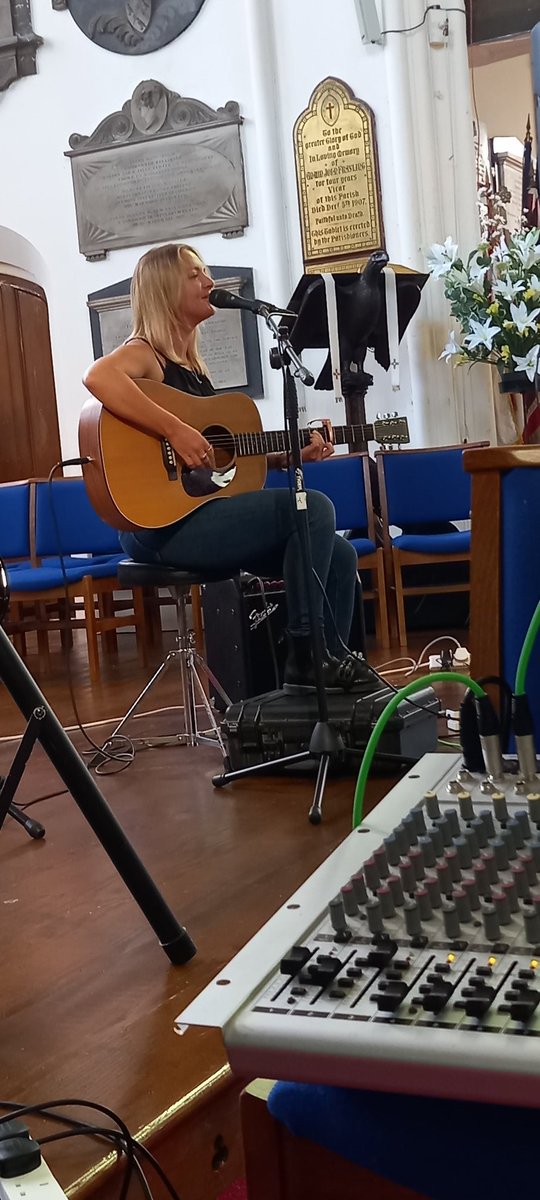 HarwichFestival's tweet photo. First show of the 2022 is underway with the amazing @AlexHartMusic
Next up we have @IntarsiaFolk at the @TheHAHC - doors at 7pm. Tickets available online or the door.
https://t.co/rDNtvk0bCU
#HarwichFestival #AlexHart #Intarsia https://t.co/ymfgfVs9ou