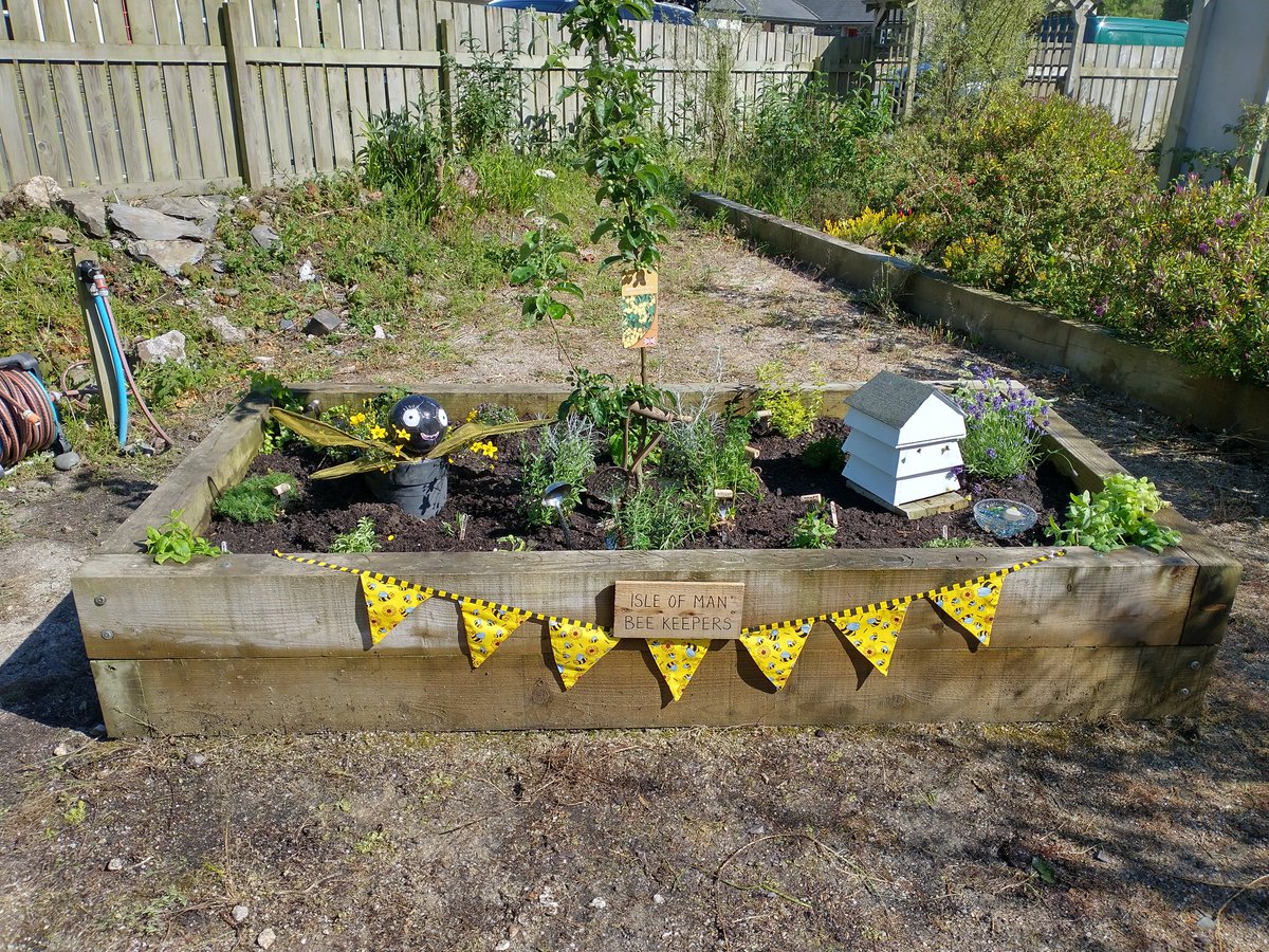 We were invited to design a garden at St John's Community Gardens.
There was a lot of hauling rocks, digging and lugging of soil.
It's now a beautiful herb garden for the whole community to enjoy.....well done team! 🐝