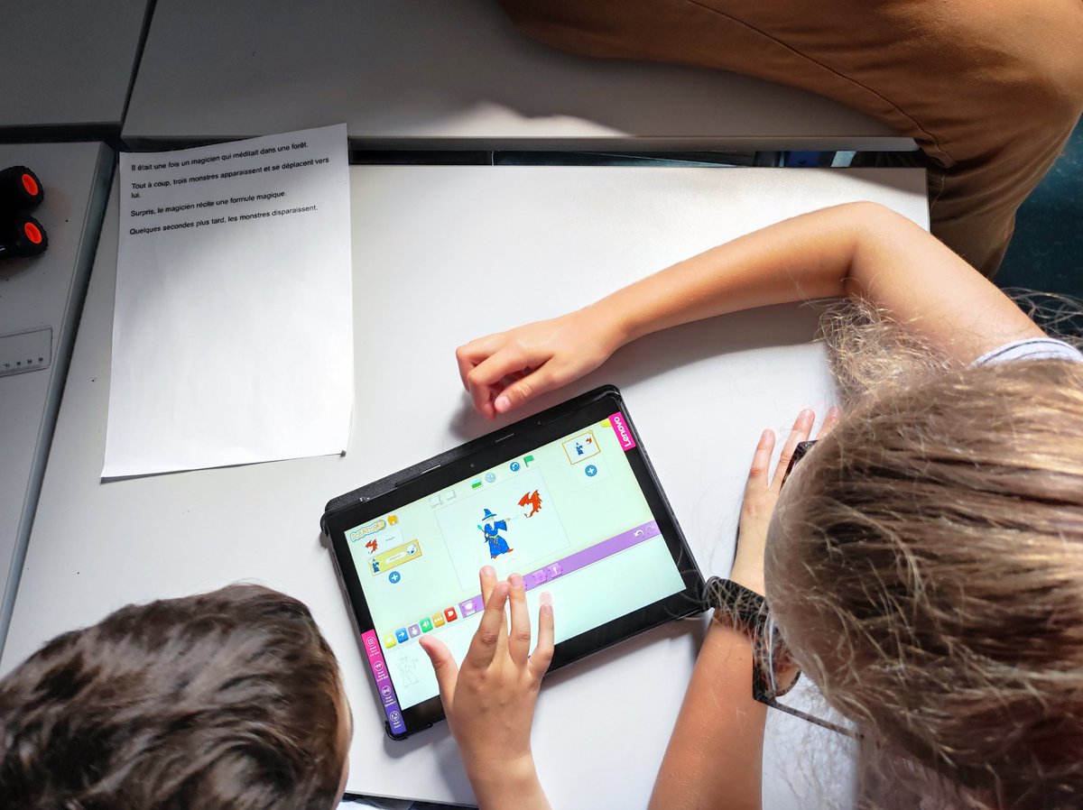 DANE_93_Creteil's tweet photo. Les élèves en CP de l'école Voltaire utilisent les tablettes distribuées par la @VilledeDrancy. Ils participent aux défis #10001codeurs @DANECreteil.
@DANE_77_Creteil @DANE_94_Creteil https://t.co/MIda9XcQqu