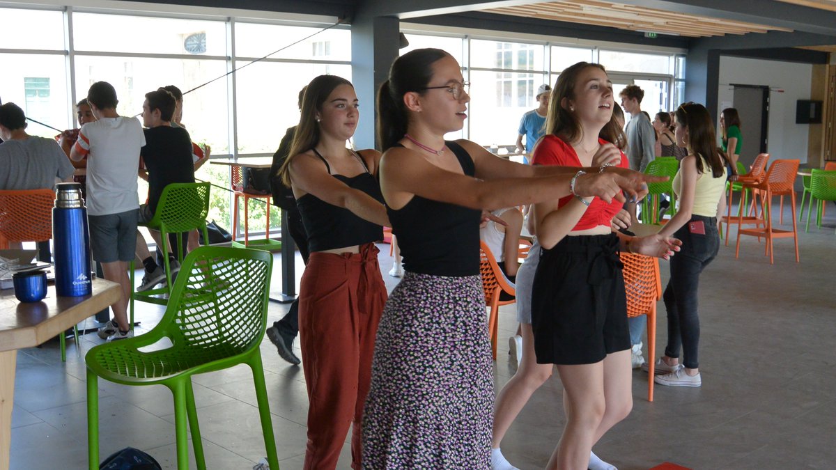 PoleChartreuse's tweet image. &quot;La journée des talents&quot; a clôturé l&apos;année scolaire des élèves de 2de du lycée La Chartreuse pour mettre en avant la multiplicité des savoirs que chacun possède. Retour en images sur cette après-midi conviviale, festive et ensoleillée !
pole-lachartreuse.fr/actualite/jour…