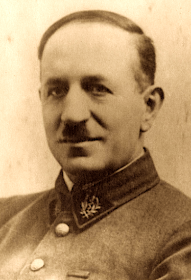 paroles_la's tweet photo. L'âme de la Résistance dans le Cantal.Un homme de dévouement, médecin et maire. Le 11 juin 1944 son fils,16 ans,aussi son agent de liaison,est pris. Et fusillé. Alors au maquis,Louis Mallet se rend pour faire libérer sa femme et sa fille: il est fusillé avec son autre fils le 23. https://t.co/zF8uQfiYHh
