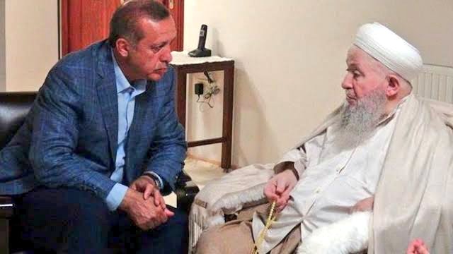 Osmanilhan61ho1's tweet photo. İnna lillahi ve inna ileyhi raciun...
 Efendimiz s.a.v 'e komşu etsin.
 ALLAH Rahmet Eylesin.

#MahmudEfendiHazretleri https://t.co/0p0qDbKbwY