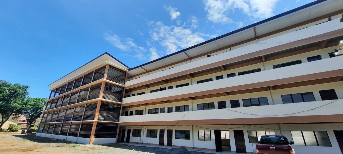 cordsrx's tweet photo. TAN-AWA: Gibuksan karung adlawa ang Bag-ong 52-classroom sa Bulua Central School, dakbayan sa Cagayan de Oro. 

Ang maong proyekto nga nagkantidad og P76-million  anf ika-43 nga school building nga napatukod sa lokal nga kagamahanan sukad tuig 2013. 

#CORDSX https://t.co/CgcuUnBeUr
