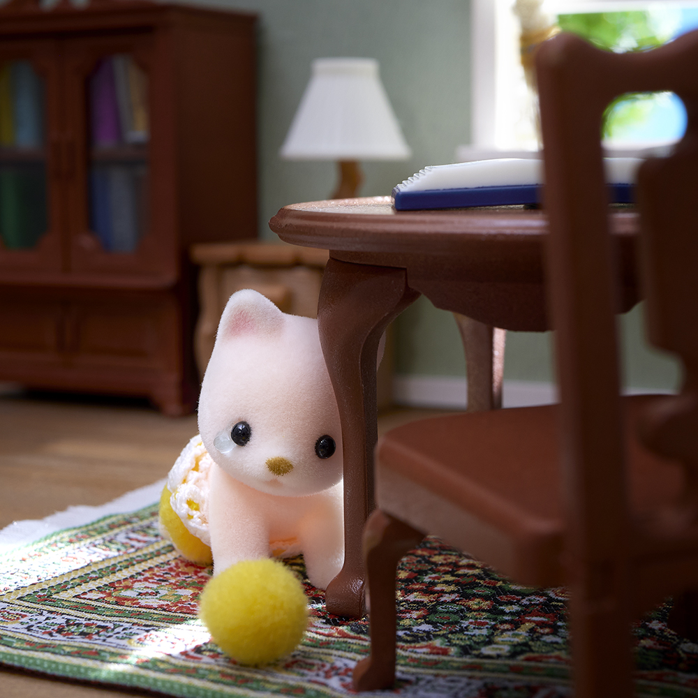 Little George was playing with his ball, but he bumped his head on the table! 💦 You'll be all right, George!