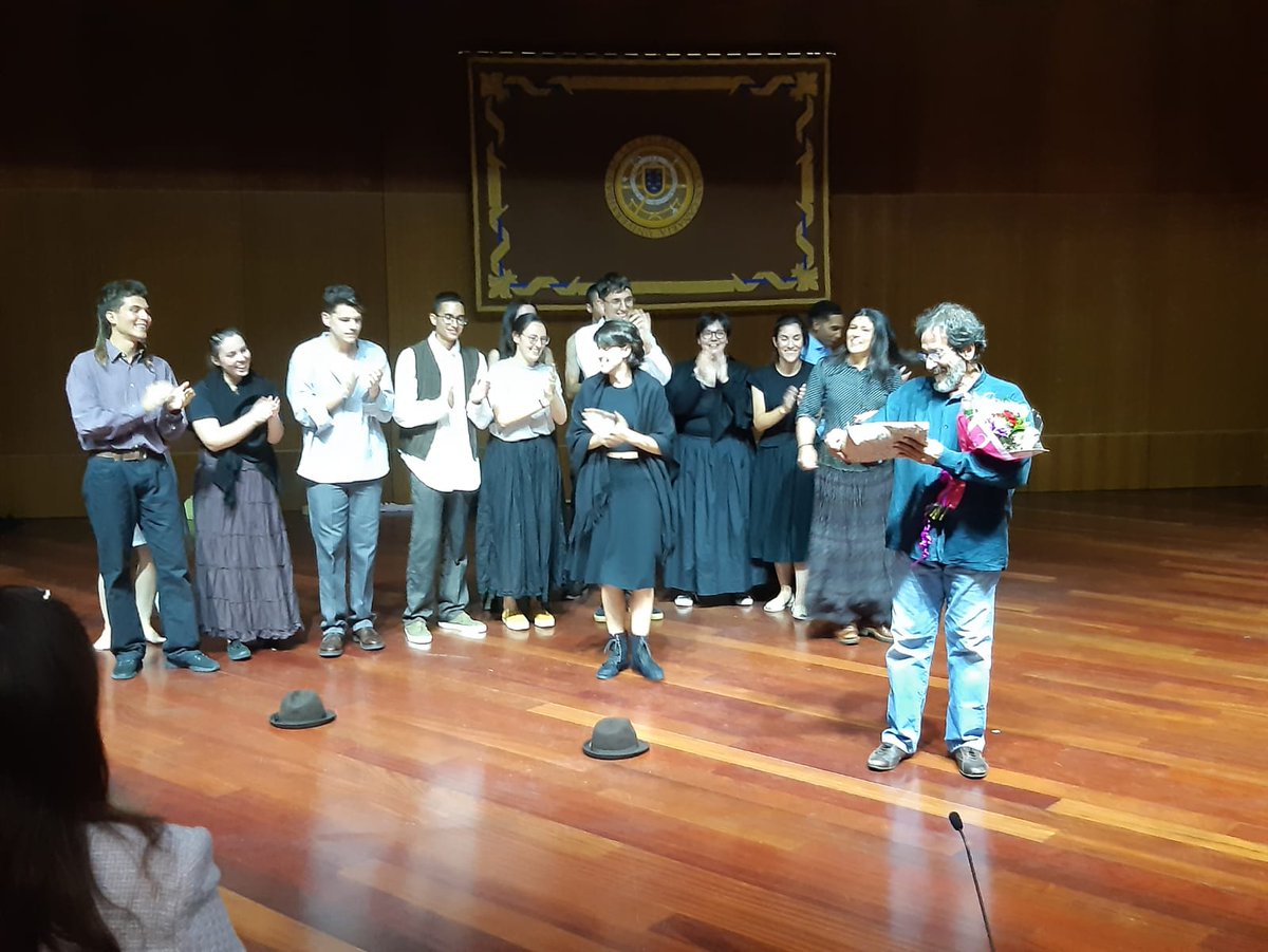 Ayer cerramos el curso 2021-2022 del Aula de Teatro ULPGC con la Muestra Final del Taller de Interpretación Actoral impartido por comik.es/miguel-angel-m…. Grandes interpretaciones y éxito de público en un acto benéfico a favor de la Obra social de acogida y desarrollo.