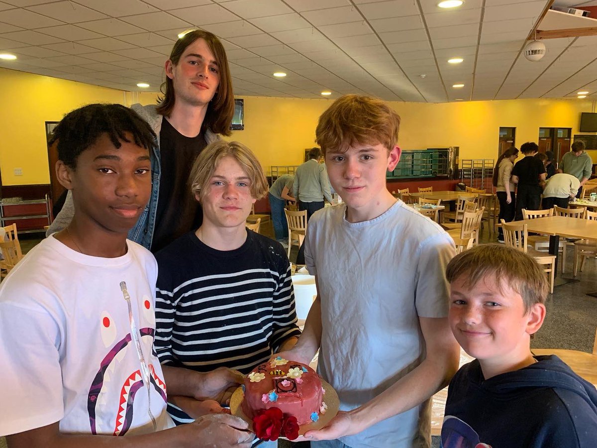 RoundSquareHse's tweet image. Winners of the interhouse bake off competition this morning in the taste test. Well done to the team on working together to make a beautiful cake. Well done also to @windmilllodge for their success in the cake decorating competition