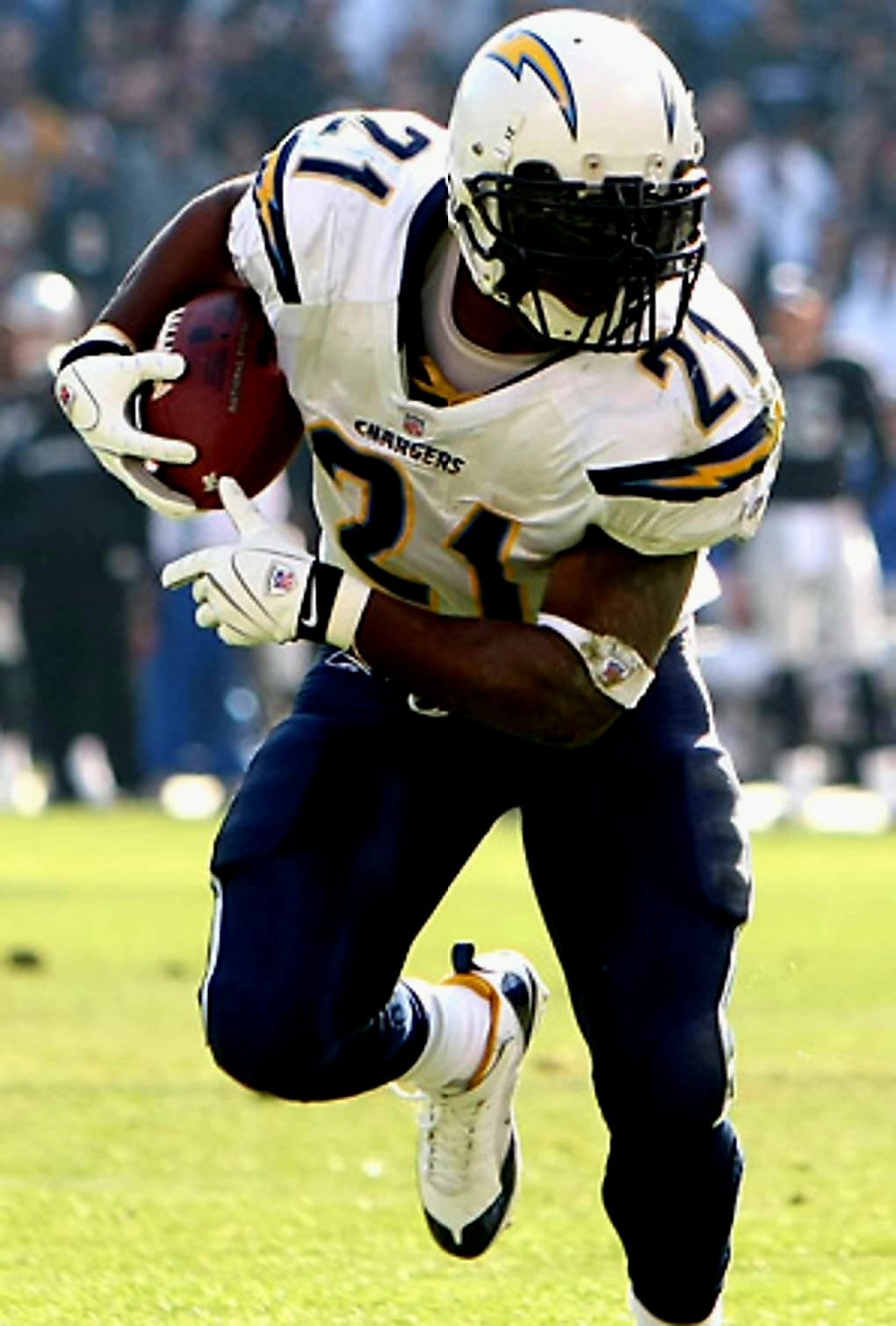   HAPPY BIRTHDAY LaDAINIAN TOMLINSON!!!!  