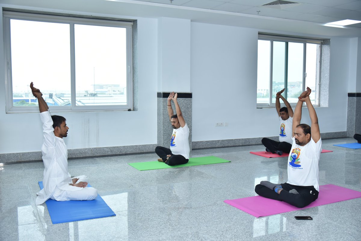 Natrip_Dhi's tweet photo. NAB (NATRiP) has organized Yoga Awareness Program at its office for employees. Importance of Yoga for mental and physical fitness in life was described and various asanas of Yoga were performed. 
#IDY2022
 #YogaForHumanity  
#moayush
#AzadiKaAmritMahotsav https://t.co/Cdzhxyi6Tt