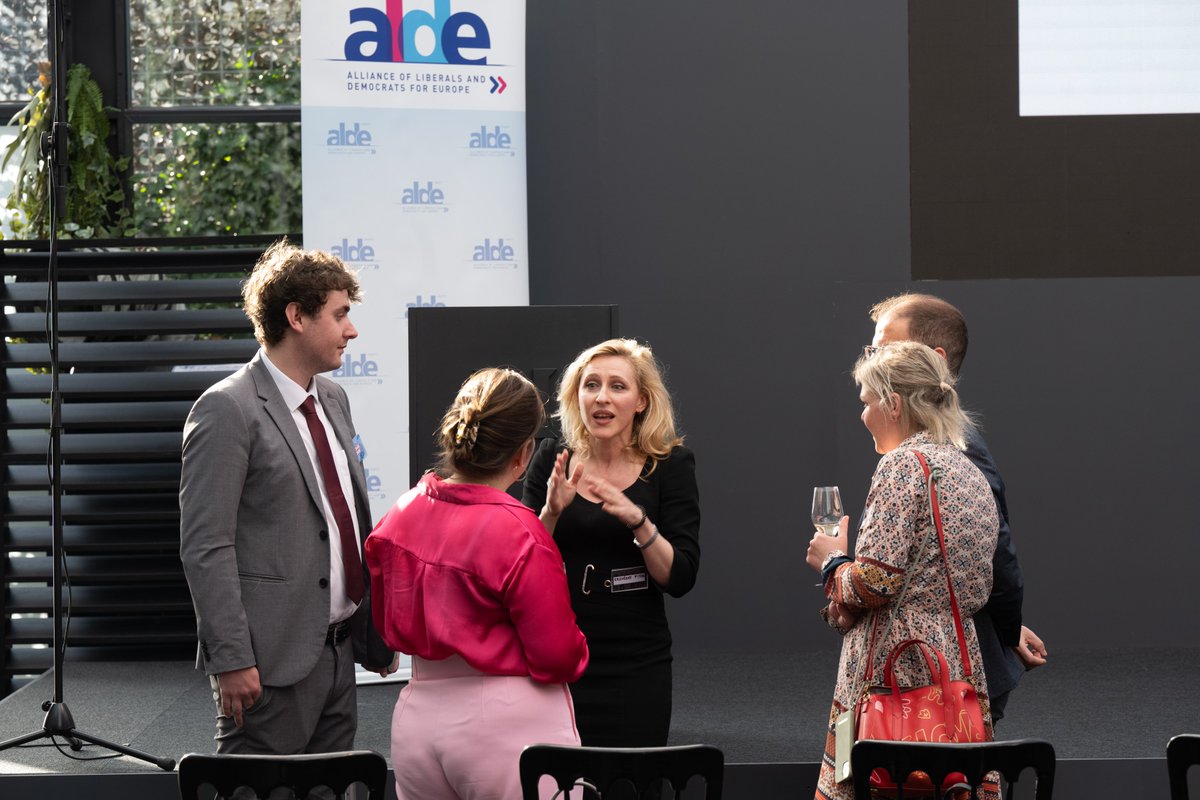 Laura Owen-Onsea tweet media