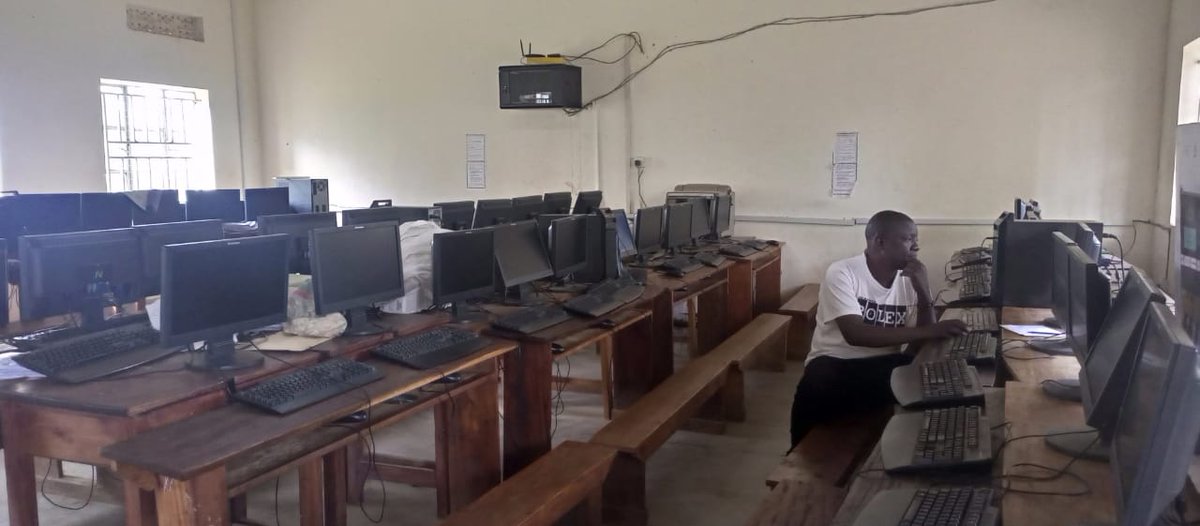 SteveUG's tweet image. Lab 18: Today I am in the #ComputerLab of Kihiihi High School, Kanungu another @UCC_Official beneficiary where I went to help bring back their #NComputing system to life
As National Coordinator of @ictteachersug, the target is to reach 1000 labs.
We are #RestlessTeachers.