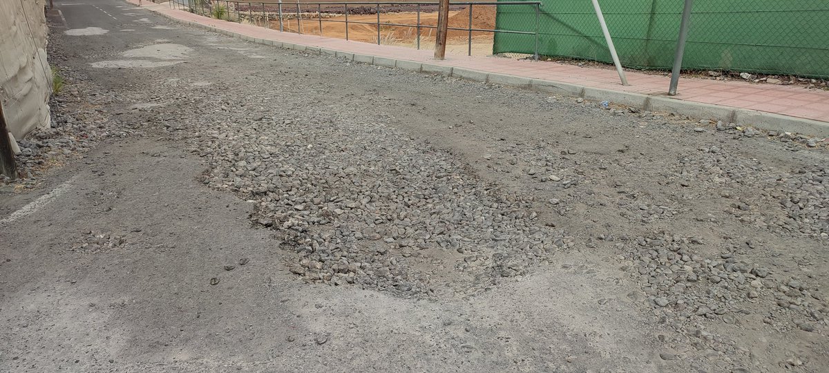 IMotoblog's tweet image. Aún seguimos en esta situación. Gracias @AytoArona gracias por todo :)  @PoliciaLocalARN una denuncia por el mal estado no estaría mal. Por qué esto es ya un cachondeo. @CCArona @psoearona @carreterasTF @pptenerife