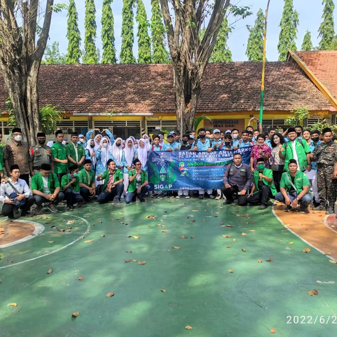 AnsorGading's tweet photo. Sosialisasi bahaya narkotika dan radikalisme di tingkat pelajar oleh PAC GP Ansor gadingrejo Kota Pasuruan di SMAN 3 Kota Pasuruan
#pwansorjatim
#dhydieet
#cyberansor
#polreskotapasuruan
#BNN 
#adiwibowo 
#kotapasuruan 
# https://t.co/TemKqg2Wy9