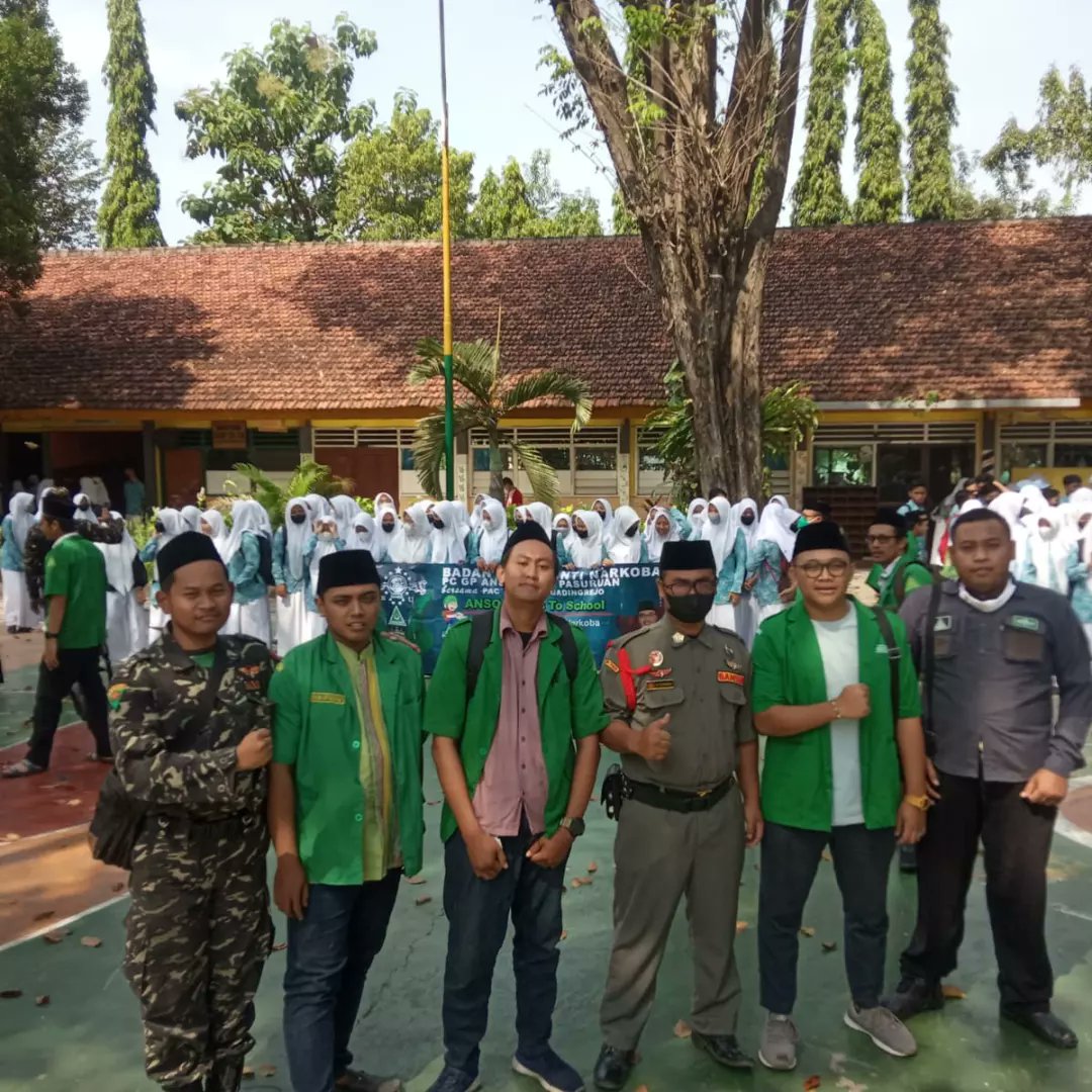 AnsorGading's tweet photo. Sosialisasi bahaya narkotika dan radikalisme di tingkat pelajar oleh PAC GP Ansor gadingrejo Kota Pasuruan di SMAN 3 Kota Pasuruan
#pwansorjatim
#dhydieet
#cyberansor
#polreskotapasuruan
#BNN 
#adiwibowo 
#kotapasuruan 
# https://t.co/TemKqg2Wy9