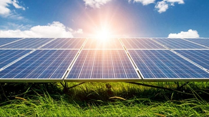 DiazMillerP's tweet photo. 400 familias que hoy no tienen luz serán beneficiadas con el programa #TechoSolar que ejecuta el Ministerio de @energiayminasrd.

Antes de finalizar este año viviendas localizadas en el Sur, Este y Norte de RD, tendrán instalados paneles solares. https://t.co/BZ8CVb8WIC