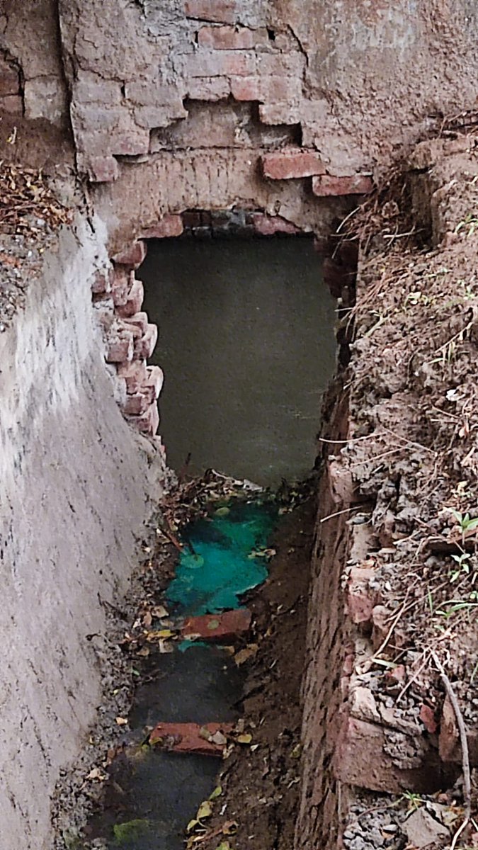 reribh's tweet photo. @cmohry @OfficialGMDA  GMDA unconcerned about health Palam Vihar residents. Storm Water Drain cover broken. Sewage and polluted water smell intolerable. Repeated complaints since years to GMDA provide temporary cover. Neither cleaned nor covered. Total inaction inspite promises https://t.co/CeS1ufUfWo