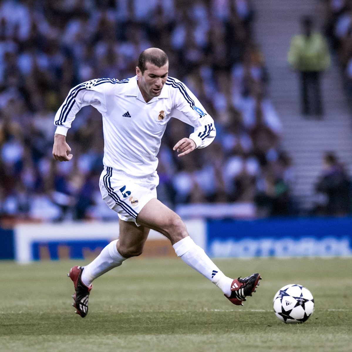 @ChampionsLeague's photo on Zinédine Zidane