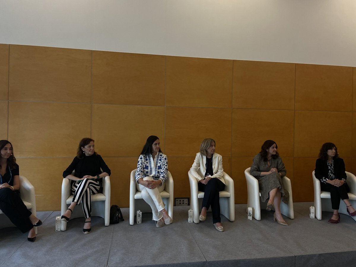 aviaciondigital's tweet photo. Hoy estamos en la@mesa debate “El futuro sostenible del transporte aéreo” organizada por @ENAIRE en colaboración con Ellas Vuelan Alto Asociación en el marco del #WorldATM Congress, presidida por Ángel Luis Arias, DG ENAIRE, e Isabel Maestre, vicepresidenta de EVA https://t.co/ZhXpsPKEU6