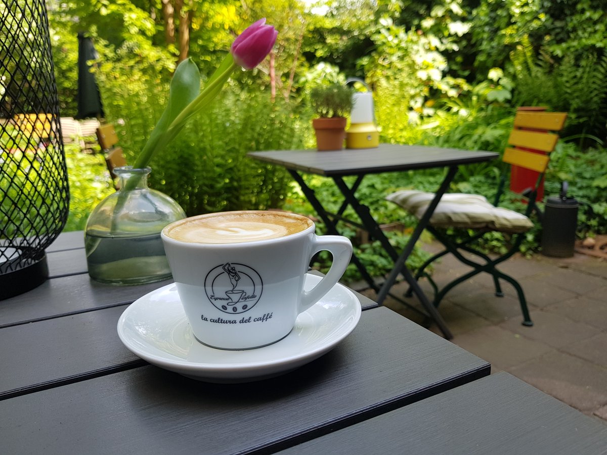 Perfekt für den Sommer.🌞Vom gemütlichen Café bis zur szenigen Weinbar verrät Melissa 5 besondere Orte im Ruhrgebiet mit versteckten Hinterhöfen: https://t.co/oEH7uqrkXJ😍 https://t.co/v7N2FtLfpn